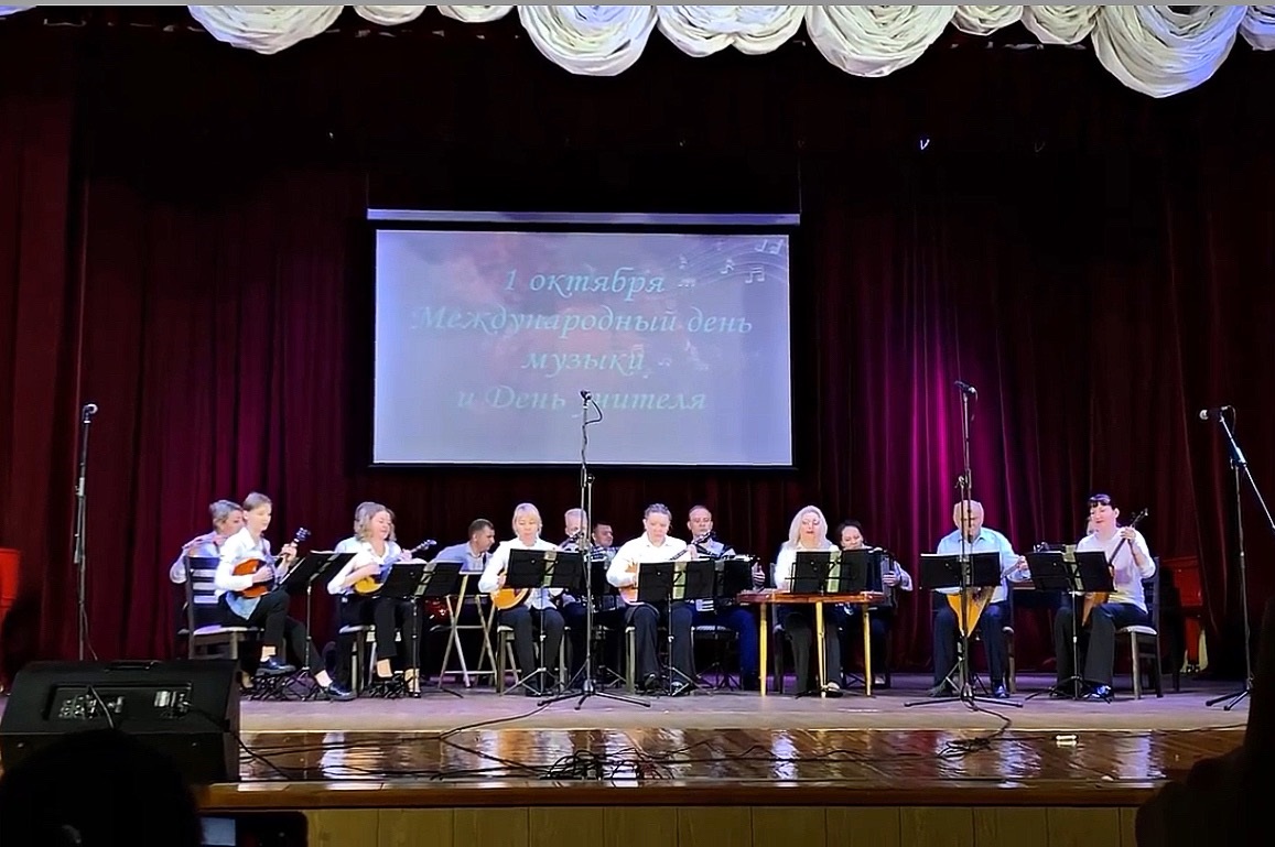 Ансамбль "Верас" падчас выступлення