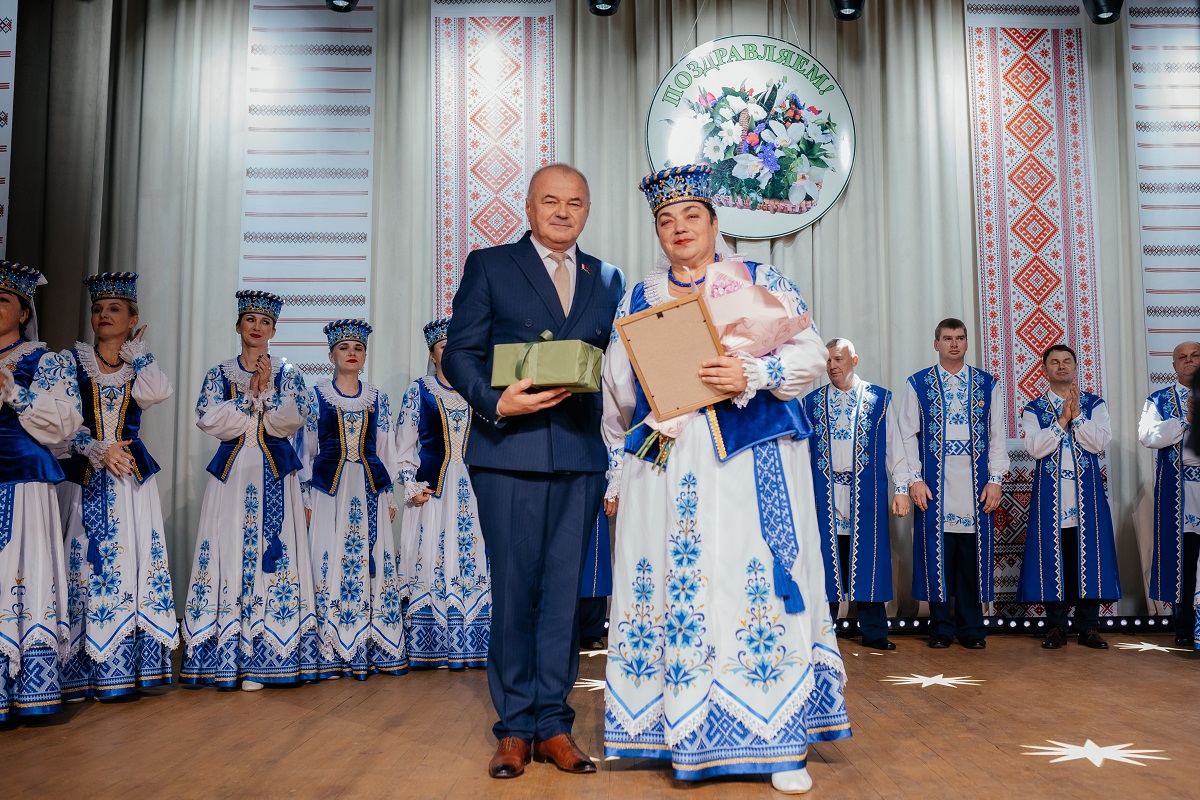 Мастацкі кіраўнік хору "Крыніца" Вольга Навумовіч 