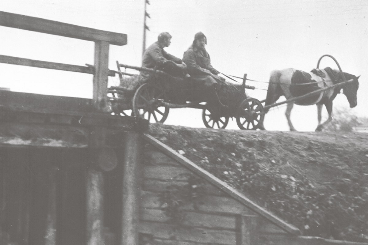 Кадр са стужкі "Праз могілкі"