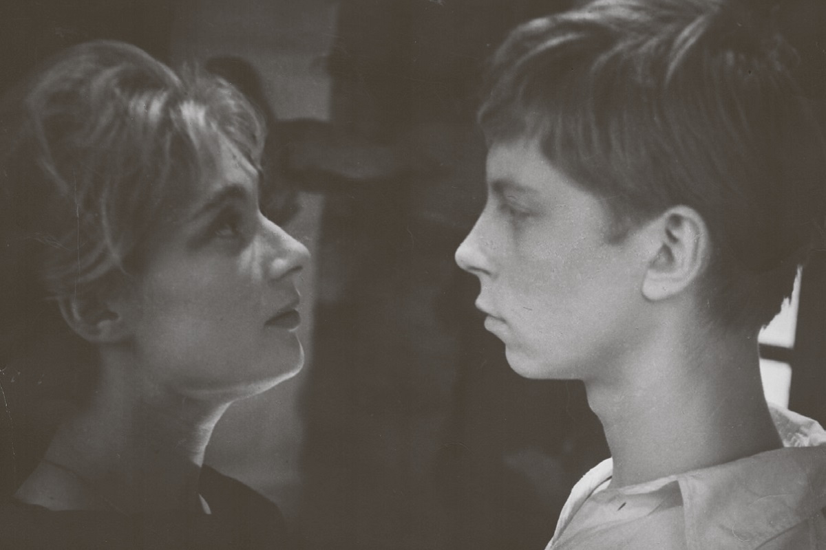 Кадр са стужкі "Праз могілкі"