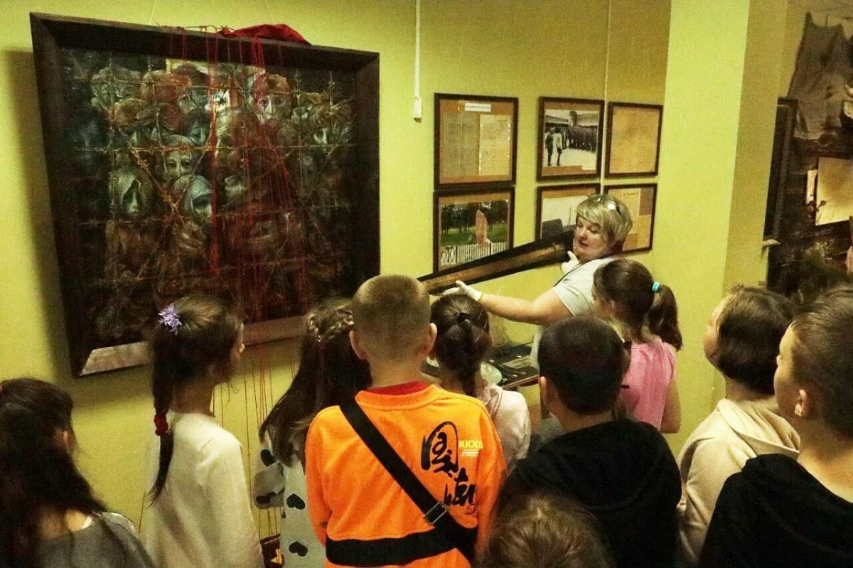 Экскурсія па экспазіцыі "Памяццю жывыя" ў Лідскім музеі