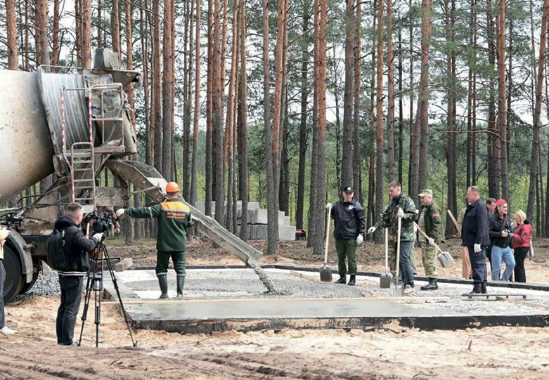 Падчас рэспубліканскага суботніка ў Азарычах